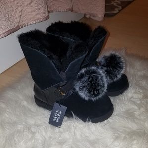 NWT UGG Girls Isley Black/Patent Waterproof Boots